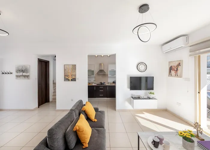 Palms 32 Протарас
