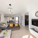 Palms 32 *
