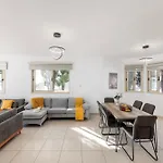 Palms 32