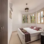 Palms 32 *