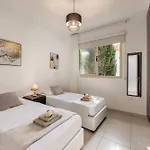 Palms 32 *